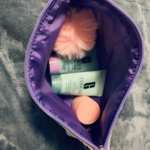 3 Clinique samples,  keychain and a cosmetic bag - Picture 5 of 5